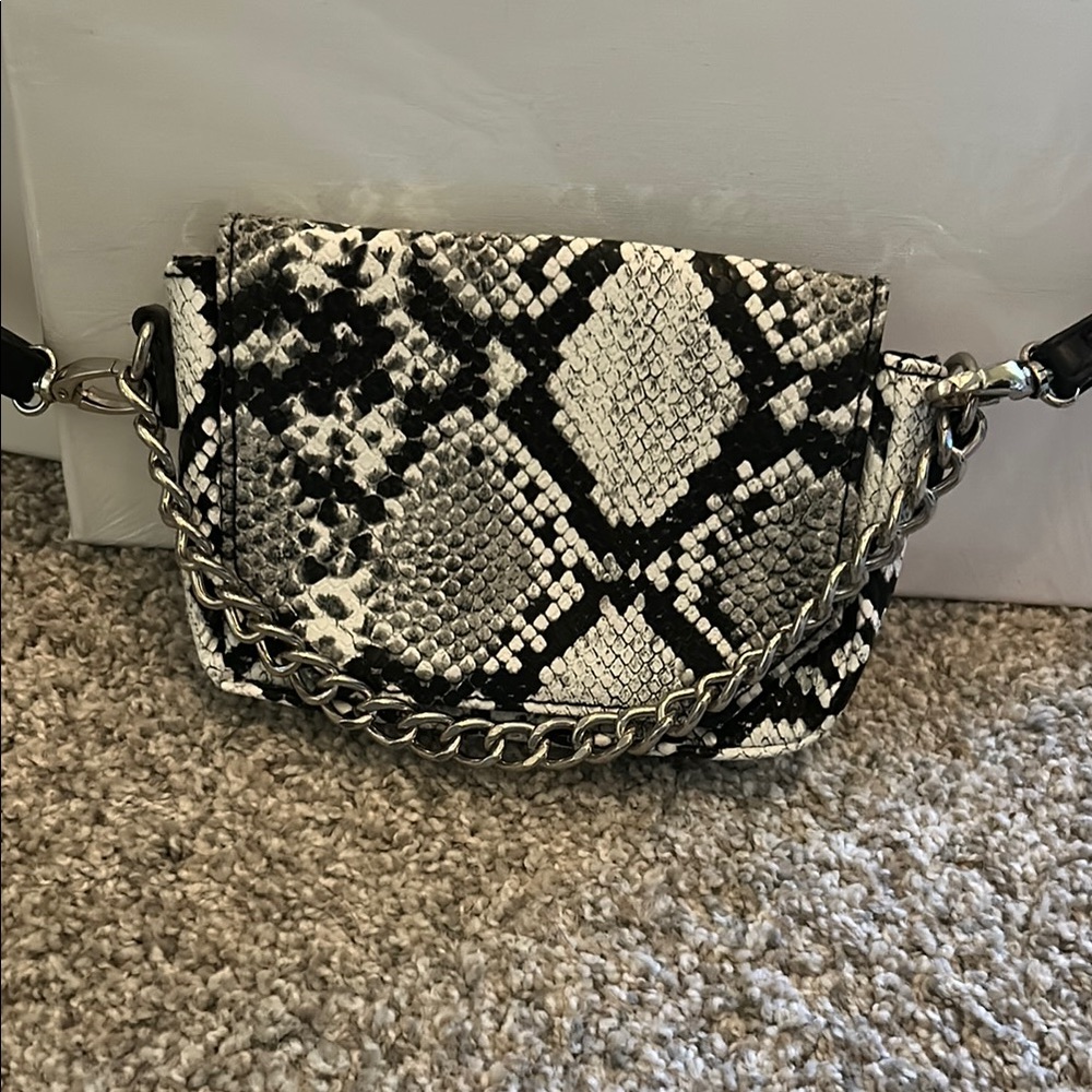 Wild Fable Black and White Crossbody Bag with Snakeskin Pattern